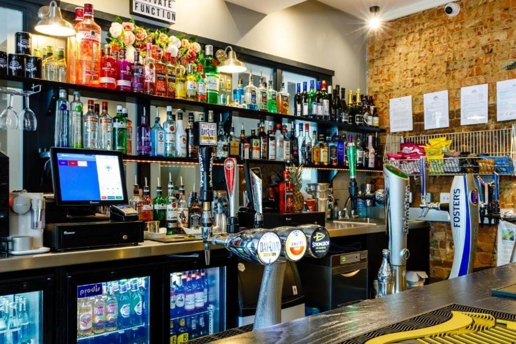Oyo Ruby Pub & 3* Hove