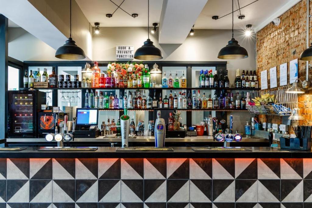 Oyo Ruby Pub & Hotel 3*